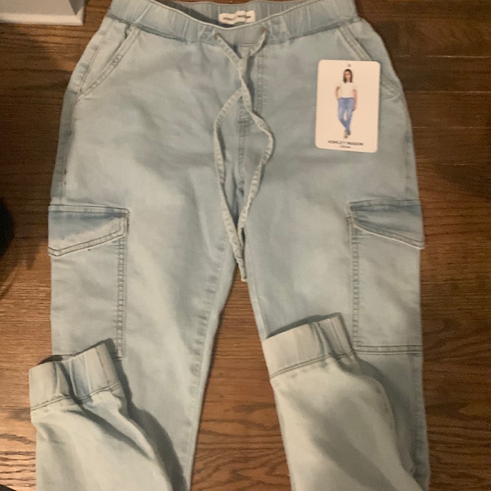 Brand new, with tags, never worn jeggings with elasticated waist and ankles.